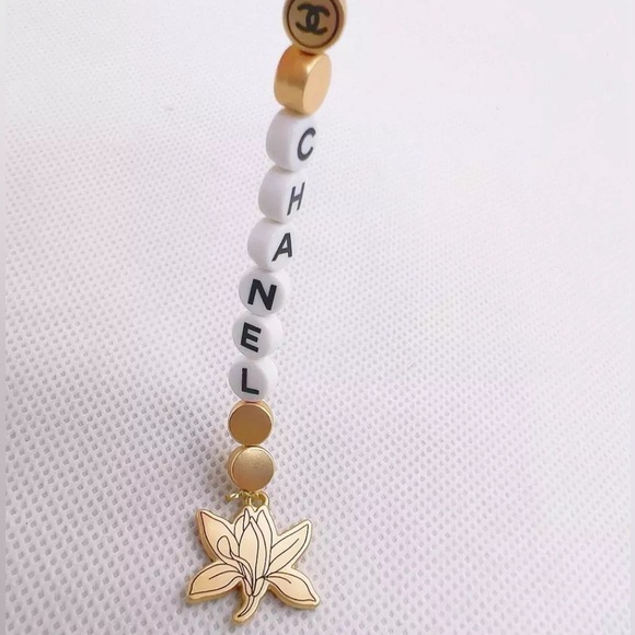 🌺 CHANEL SUBLIMAGE Chanel Beauty Keychain Key Holder - Picture 6 of 10